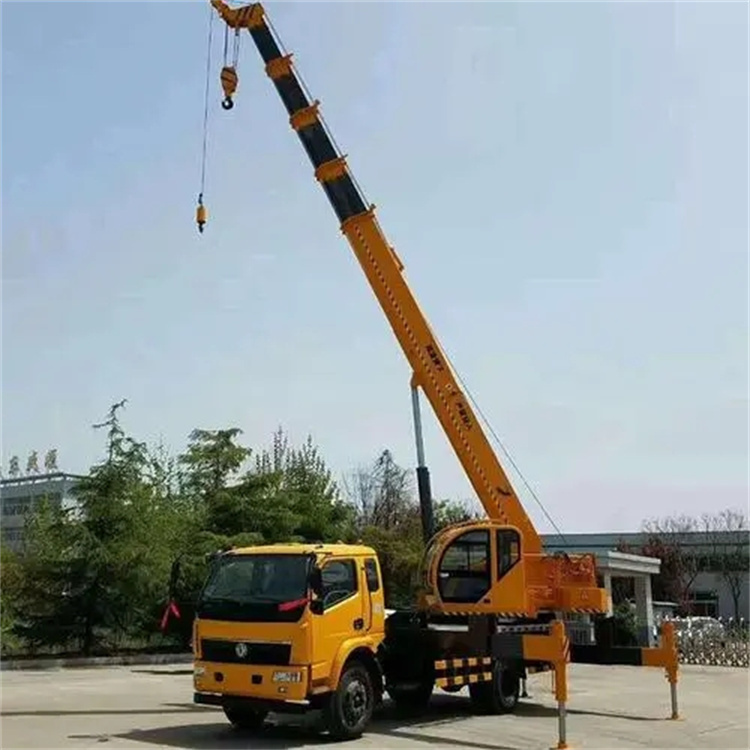 廉江钢筋笼入孔时,由吊车采用单点起吊